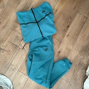 Nike Tech Sweatsuit men’s sz small